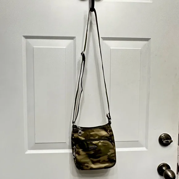 Baggallini Joey Bag - Olive Camo - Picture 3 of 5